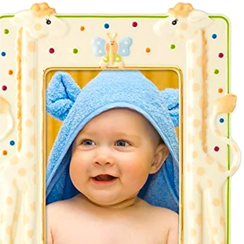 A 5” by 7” Lenox “Jungle Jamboree”(Giraffe) vertical frame